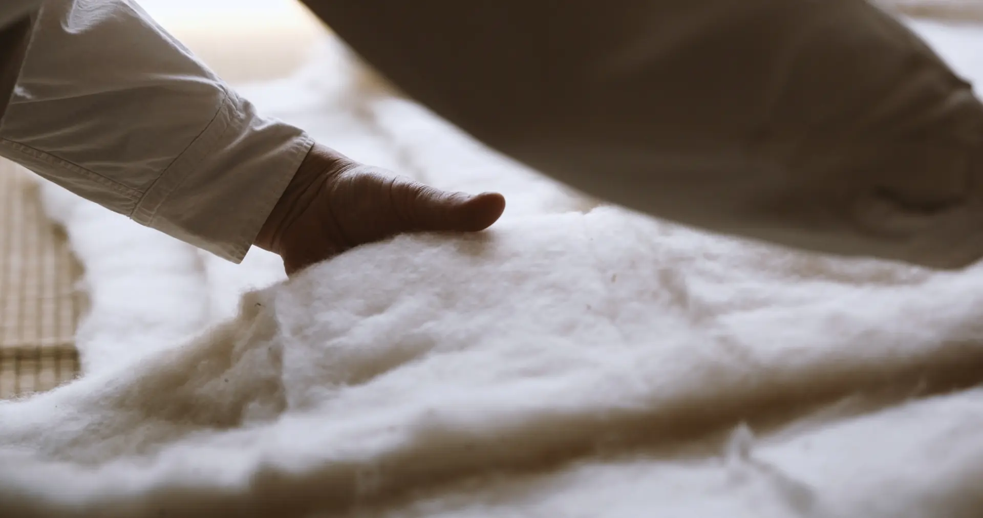 Hand-sorting raw cotton